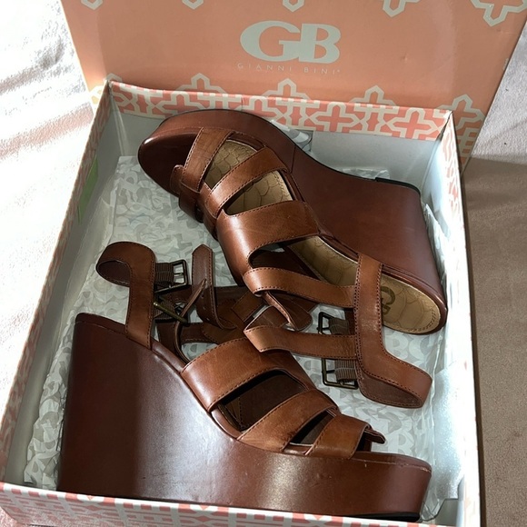 Gianni Bini “Evree-Day” Heels - Picture 3 of 4